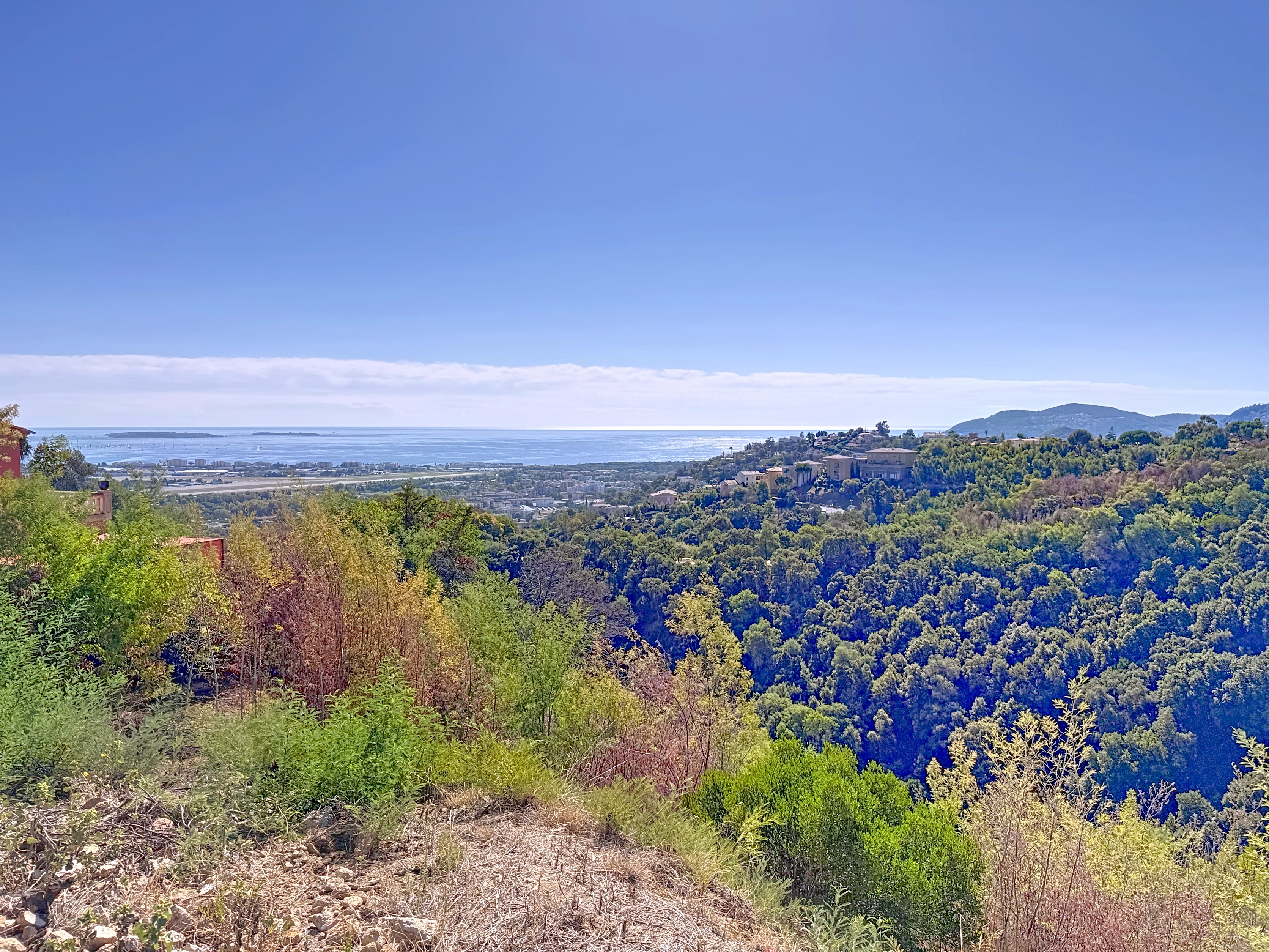 TERRAIN CONSTRUCTIBLE AVEC VUE MER PANORAMIQUE - MANDELIEU - 1