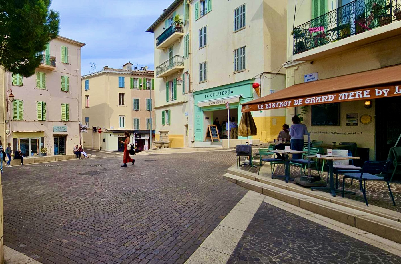 IMMEUBLE RÉNOVÉ / STYLE PETIT HÔTEL - CANNES – LE SUQUET - 2