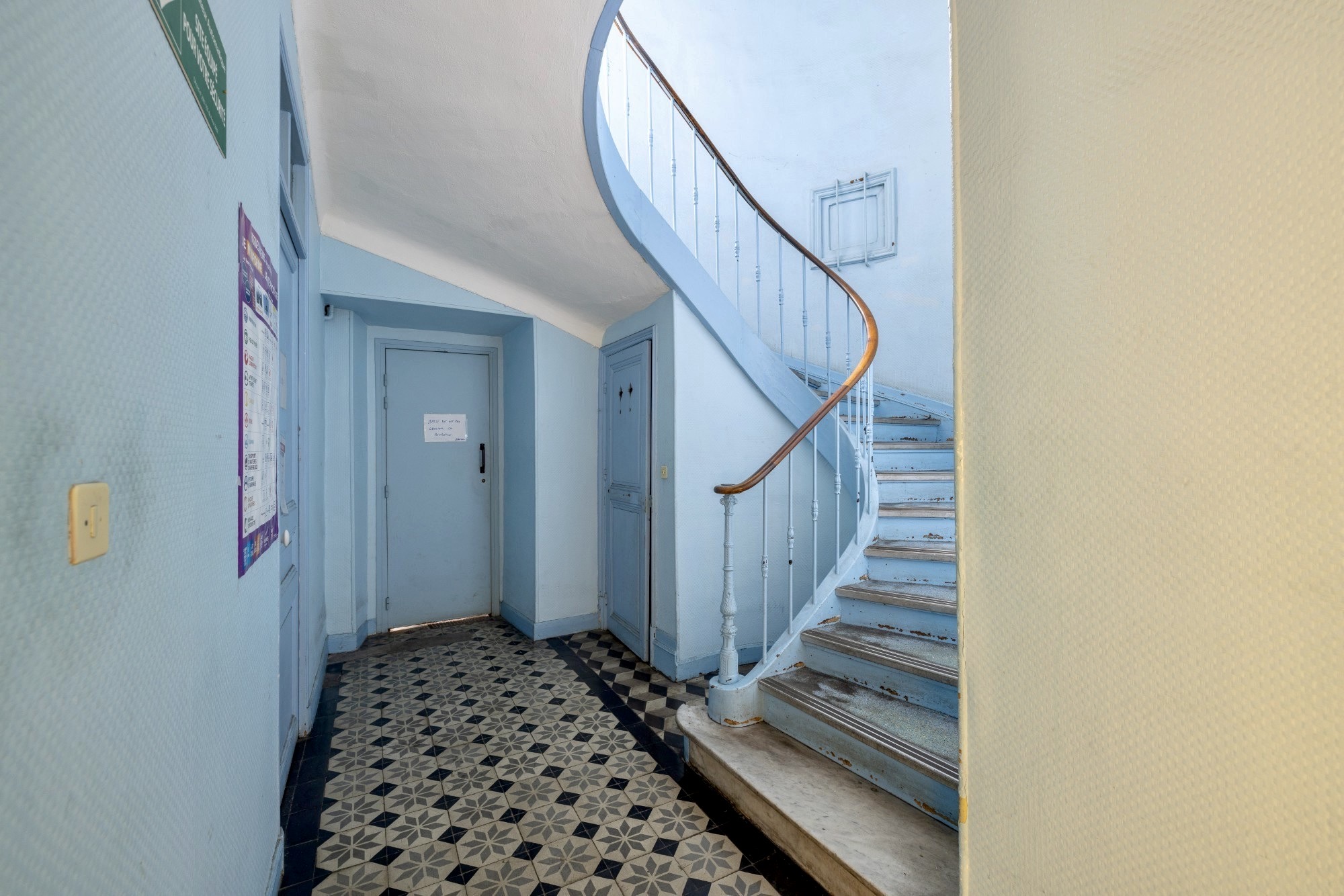 IMMEUBLE BOURGEOIS HAUSSMANNIEN - CANNES SUQUET - 7